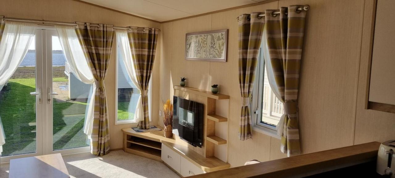 The Lock Castle Gate Carmarthen Bay Parkdean Resort Ferryside ภายนอก รูปภาพ